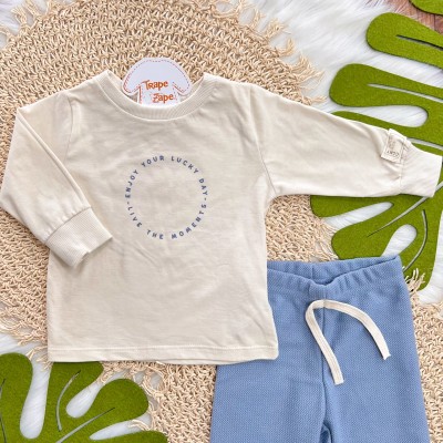 Conj. Blusa Manga Longa Enjoy Your Lucky e Calça em Moletinho - Creme e Azul Pastel